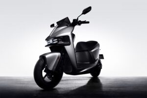 Gogoro Unveils New Flagship Smartscooter: Pulse Electric Scooter