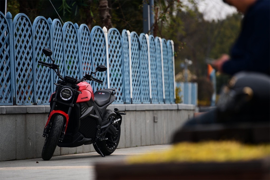 REZON Bohemia Electric Motorcycle